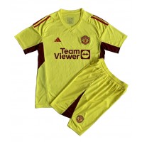 Camisa de Futebol Manchester United Goleiro Equipamento Secundário Infantil 2023-24 Manga Curta (+ Calças curtas)